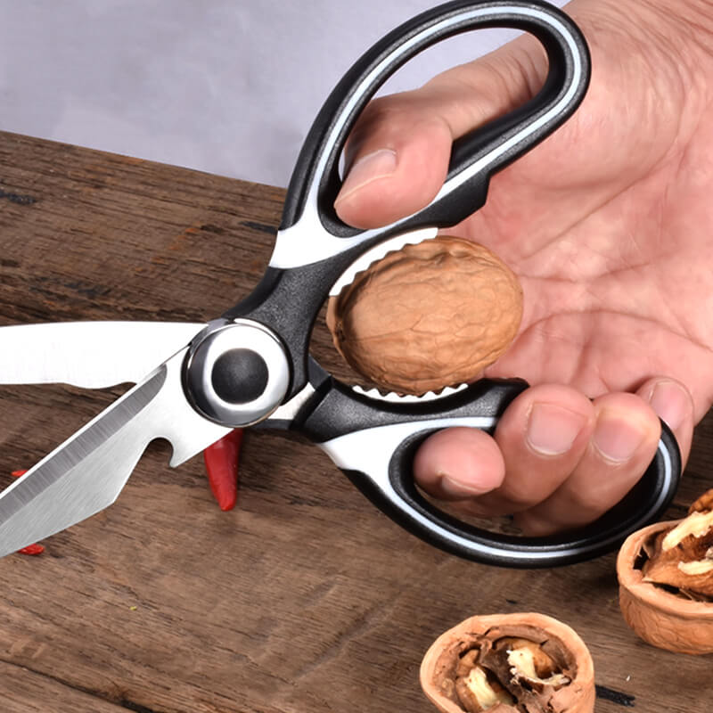 Kitchen scissors with many uses and large capacity