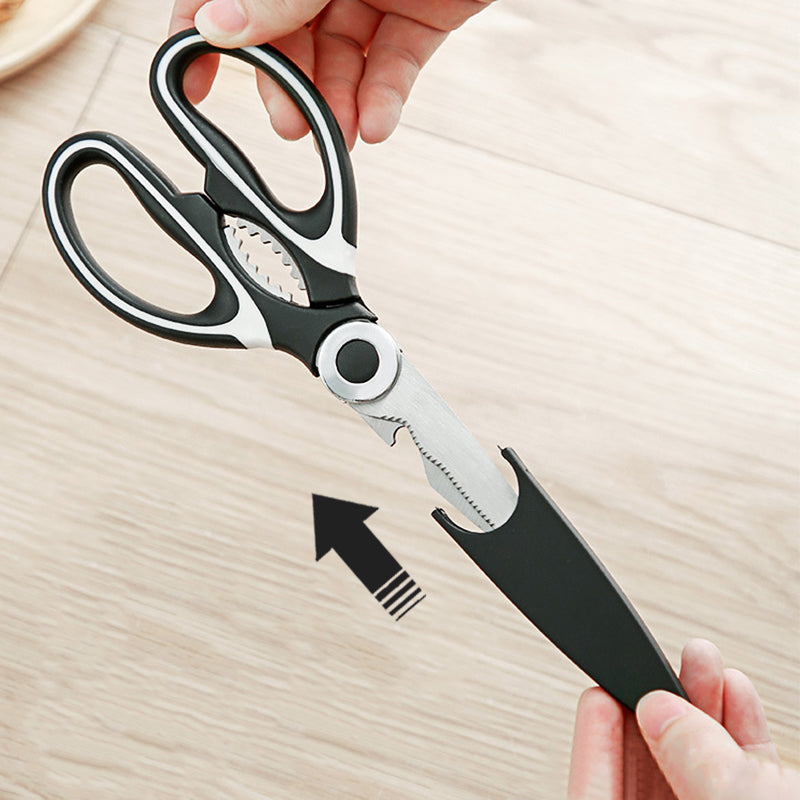Kitchen scissors with many uses and large capacity
