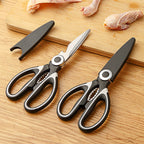 Kitchen scissors with many uses and large capacity