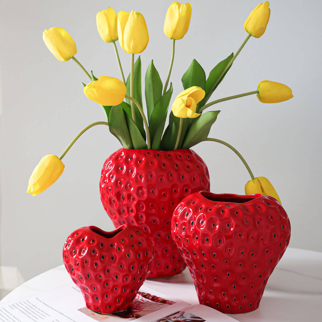 Strawberry-structured ceramic vase