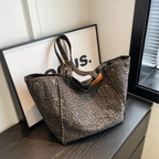 Stylish Handbag with Leopard Print - WildElegance