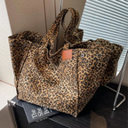 Stylish Handbag with Leopard Print - WildElegance