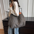 Stylish Handbag with Leopard Print - WildElegance