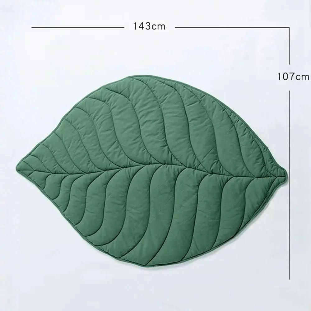 Stylish dog blanket in leaf shape with soft padding & versatile use