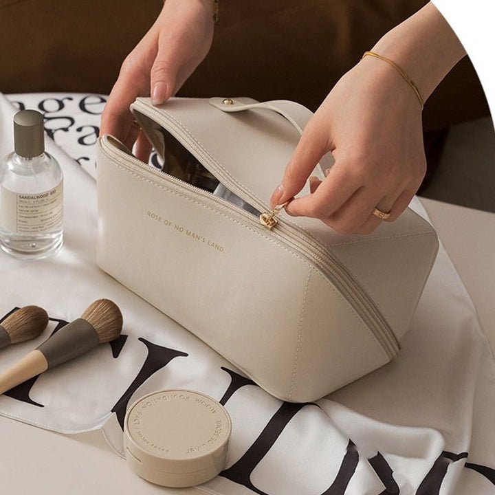 Cosmetic bag | Elegant and spacious | Practical storage