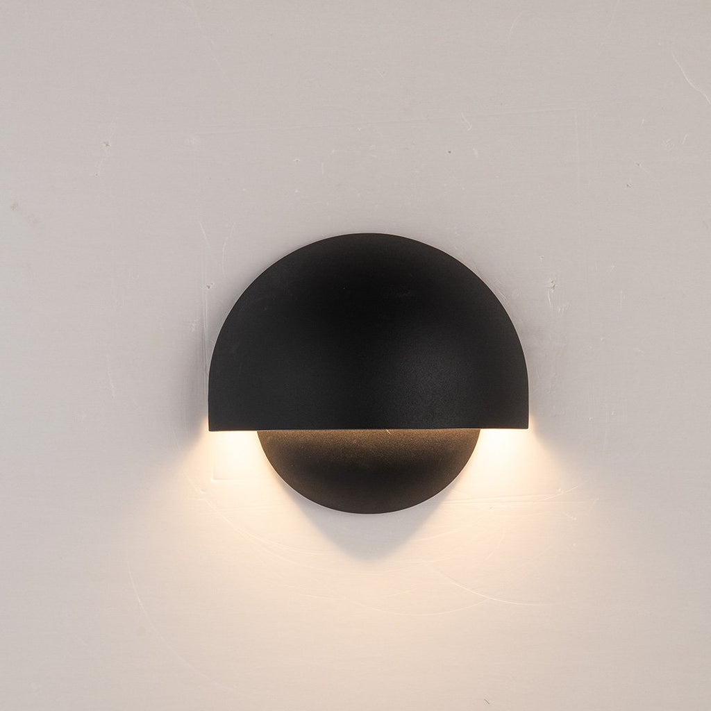 LED wall lamp for the garden with a pleasant, warm glow