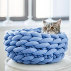 Soft woollen basket for pets with high edge support