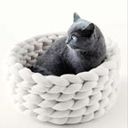 Soft wool basket for pets with supportive edge shape